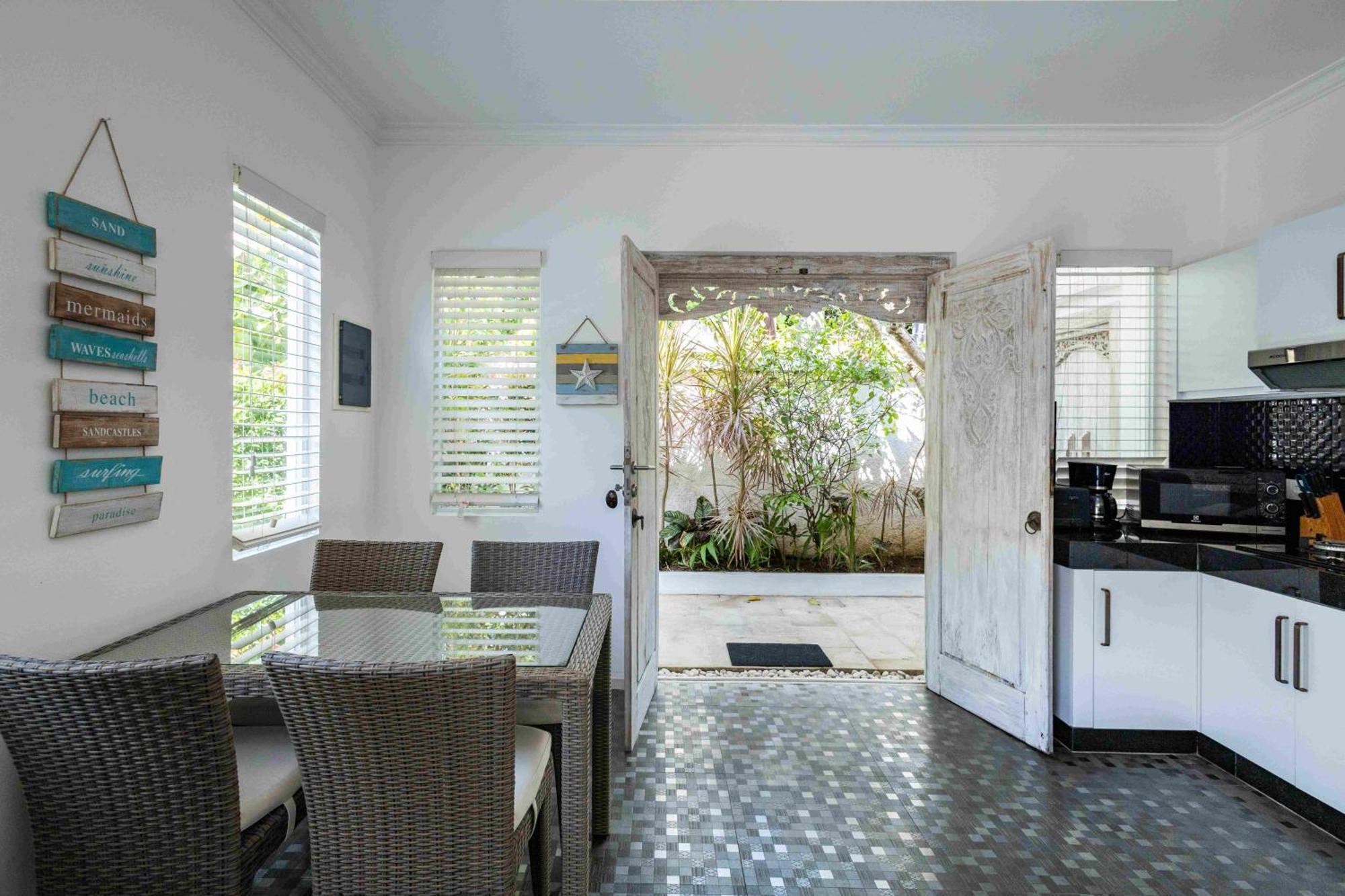 Charming, Villa Sofie - Central Sanur With Refreshing Pool Ngoại thất bức ảnh